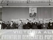 Februarie 1965. Nicolae Ceauşescu participând la mitingul electoral organizat în incinta Combinatul de Prelucrare a Lemnului  din Piteşti. (febr.1965)