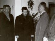 Piteşti, februarie 1965. Nicolae Ceauşescu vizitând noul magazin de autoservire din cartierul „Bucureşti”. (febr.1965)