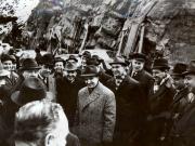 Nicolae Ceauşescu şi alţi conducători de partid şi de stat la Piteşti, cu prilejul vizitării Hidrocentralei de pe Argeş (inaugurarea) şi a altor obiective. (1966)