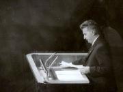 Nicolae Ceauşescu prezentându-şi expunerea la Sesiunea anuală a O.N.U. – oct.1970. (oct.1970)