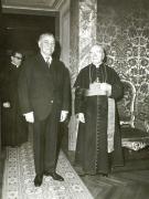 Miercuri, 24 ianuarie 1968, papa Paul al VI-lea a primit în audienţă neoficială pe Ion Gh. Maurer, Corneliu Mănescu şi Cornel Burtică. (24 ianuarie 1968)