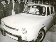 Nicolae Ceauşescu la volanul primului autoturism Dacia 1100, cu prilejul vizitei de lucru a conducătorilor de partid şi de stat la Uzina de autoturisme Piteşti.(20 august 1968)