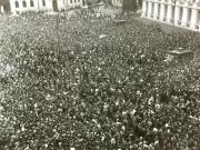 Mii de locuitori ai Capitaleişi-au exprimat, în Piaţa Palatului Republicii, adeziunea faţă de C.C al P.C.R., în legătură cu situaţia creată de evenimentele din Cehoslovacia. (21 august 1968)