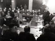 Gh. Gh.-Dej vorbind cu prilejul vizitei delegaţiei sovietice de colhoznici şi oameni de ştiinţă în domeniul agriculturii. În imagine: Vasile Luca, Teohari Georgescu. (Consiliul de Miniştri, 27 decembrie 1950)