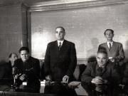 Gh. Gh.-Dej vorbind cu prilejul vizitei delegaţiei sovietice de colhoznici şi oameni de ştiinţă în domeniul agriculturii. În imagine: V. Luca, Teohari Georgescu. (Consiliul de Miniştri, 27 decembrie 1950)