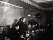 Gh. Gh.-Dej vorbind cu prilejul vizitei delegaţiei sovietice de colhoznici şi oameni de ştiinţă în domeniul agriculturii. În imagine: V. Luca, Teohari Georgescu, Chivu Stoica, Gh. Apostol, Miron Constantinescu. (Consiliul de Miniştri, 27 decembrie 1950)