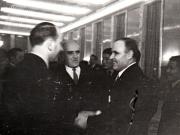 Gh. Gh.-Dej întreţinându-se cu diferiţi oaspeţi la recepţia de la Consiliul de Miniştri, cu prilejul celei de a treia aniversări a proclamării R.P.R. (palatul Ministerului de Externe, 30 decembrie 1950)
