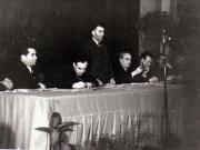 Prezidiul Congresului Uniunii Sindicale C.F.R. care a avut loc pe 20 ianuarie 1945 în sala clubului de pe stadionul Giuleşti - Din prezidiu fac parte Gh. Gh. Dej, Chivu Stoica, ş.a. (C. Doncea, Bigu Vasile).(20 – 30  ianuarie 1945)