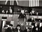 Gh.Gheorghiu Dej, Lotar Rădăceanu, Chivu Stoica, Gh. Apostol şi alte persoane, la lucrările Primului Congres General al Sindicatelor Unite, care a avut loc în Palatul Marii Adunări Naţionale (vorbeşte Petru Groza) (Ana Pauker, Vlădescu Răcoasa, ing. G. Nicolau).(20 – 30  ianuarie 1945)