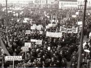 Aspect de la marea adunare populară din din Piaţa Naţiunii, unde oamenii muncii din Capitală, cer instaurarea unui guvern democratic, condamnarea criminalilor de război, etc.(13 februarie 1945)