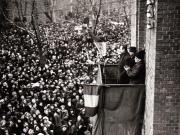 Gh. Gheorghiu Dej  vorbind la marele miting al oamenilor muncii din curtea Atelierelor C.F.R. Griviţa cu prilejul împlinirii a 12 ani de la marile lupte ale muncitorilor ceferişti şi petrolişti.(16 februarie 1945)