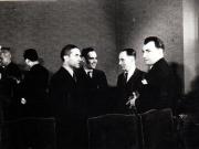 Primul Consiliu de Miniştrii al noului cabinet. În fotografie Gh. Gheorghiu Dej, P.Constantinescu Iaşi, ş.a. sala Marii Adunări Naţionale.(Gh. Nicolau, Lotar Rădăceanu, Lucreţiu Pătrăşcanu).(6 martie 1945)