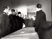 Gheorghe Gheorghiu Dej, Gh. Tătărescu ş.a. în vizită la Legaţia Sovietică, cu prilejul reunirii Nordului Transilvaniei cu România Democratică (general C.Vasiliu Răscanu, prof. G. Nicolau, Petru Groza, Pavlov Bogdenco, A.I.Vişinschi).(11 martie 1945)