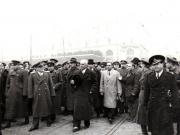 Întoarcerea în Capitală a membrilor guvernului care au participat la festivităţile organizate la Cluj cu prilejul reunirii Nordului Transilvaniei cu România democratică (aspecte din Piaţa Gării de Nord) (A.I.Vişinschi, Petru Groza, general Susaikov, Posteucă M., Gh. Tătărescu, Gh. Gheorghiu Dej, Bîgu Vasile). (14 martie 1945)