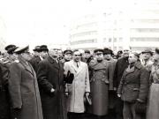 Întoarcerea în Capitală a membrilor guvernului care au participat la festivităţile organizate la Cluj cu prilejul reunirii Nordului Transilvaniei cu România democratică (aspecte din Piaţa Gării de Nord) (A.I.Vişinschi, Petru Groza, Gh. Gheorghiu Dej, preot Burducea, Bîgu Vasile, general colonel Susaikov, Gh. Tătărescu, prof. G. Nicolau, Lucreţiu Pătrăşcanu).(14 martie 1945)