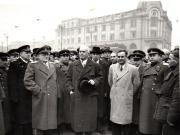 Întoarcerea în Capitală a membrilor guvernului care au participat la festivităţile organizate la Cluj cu prilejul reunirii Nordului Transilvaniei cu România democratică (aspecte din Piaţa Gării de Nord) (A.I.Vişinschi, Petru Groza, Gh. Gheorghiu Dej, Bîgu Vasile, general Vinogradov, Gh. Tătărescu, P.Constantinescu Iaşi, Posteucă Mihai).(14 martie 1945)