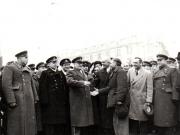 Întoarcerea în Capitală a membrilor guvernului care au participat la festivităţile organizate la Cluj cu prilejul reunirii Nordului Transilvaniei cu România democratică (aspecte din Piaţa Gării de Nord) (A.I.Vişinschi, Petru Groza, Bîgu Vasile, Gh. Gheorghiu Dej, general colonel Susaikov, P.Constantinescu Iaşi).(14 martie 1945)