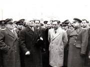 Întoarcerea în Capitală a membrilor guvernului care au participat la festivităţile organizate la Cluj cu prilejul reunirii Nordului Transilvaniei cu România democratică (aspecte din Piaţa Gării de Nord) (Vişinschi, Petru Groza, Gh. Gheorghiu Dej, Susaikov, Tătărescu, Constantinescu Iaşi, Lucreţiu Pătrăşcanu).(14 martie 1945)