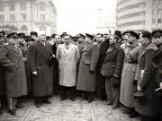 Întoarcerea în Capitală a membrilor guvernului care au participat la festivităţile organizate la Cluj cu prilejul reunirii Nordului Transilvaniei cu România democratică (aspecte din Piaţa Gării de Nord) (Vişinschi, g-ral Susaikov, Petru Groza, Gh. Gheorghiu Dej, preot Burducea, Bîgu Vasile, Petre Constantinescu Iaşi, Lucreţiu Pătrăşcanu).(14 martie 1945)