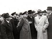 Întoarcerea în Capitală a membrilor guvernului care au participat la festivităţile organizate la Cluj cu prilejul reunirii Nordului Transilvaniei cu România democratică (aspecte din Piaţa Gării de Nord) (Vişinschi, Petru Groza, Gh. Gheorghiu Dej, Tătărescu, general colonel Susaikov).(14 martie 1945)