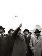 Întoarcerea în Capitală a membrilor guvernului care au participat la festivităţile organizate la Cluj cu prilejul reunirii Nordului Transilvaniei cu România democratică (aspect din Piaţa Gării de Nord) (A.I.Vişinschi, Gh. Gheorghiu Dej, Vlad Ion, Petru Groza).(14 martie 1945)