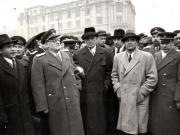 Întoarcerea în Capitală a membrilor guvernului care au participat la festivităţile organizate la Cluj cu prilejul reunirii Nordului Transilvaniei cu România democratică (aspect din Piaţa Gării de Nord) (A.I.Vişinschi, Petru Groza, Gh. Gheorghiu Dej, Alexandrescu Anton, Pavlov Bogdenco, Gh. Tătărescu).(14 martie 1945)