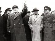 Întoarcerea în Capitală a membrilor guvernului care au participat la festivităţile organizate la Cluj cu prilejul reunirii Nordului Transilvaniei cu România democratică (aspect din Piaţa Gării de Nord) (A.I.Vişinschi, Gh. Gheorghiu Dej, g-ral Vasiliu Răşcanu,Petru Groza, Gh. Tătărescu, Vlad Ion).(14 martie 1945)