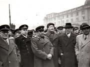 Întoarcerea în Capitală a membrilor guvernului care au participat la festivităţile organizate la Cluj cu prilejul reunirii Nordului Transilvaniei cu România democratică (aspect din Piaţa Gării de Nord) (A.I.Vişinschi, Vinogradov, general colonel Susaikov, Petru Groza, Gh. Gheorghiu Dej).(14 martie 1945)