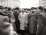 Întoarcerea în Capitală a membrilor guvernului care au participat la festivităţile organizate la Cluj cu prilejul reunirii Nordului Transilvaniei cu România democratică (aspect din Piaţa Gării de Nord) (A.I.Vişinschi, Petru Groza, Gh. Gheorghiu Dej).(14 martie 1945)