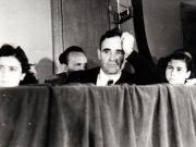 Gheorghe Gheorghiu Dej participă la serbarea de 1 Mai de la liceul Sf. Sava (Bucureşti) (Lica Gheorghiu, Gh. Gheorghiu Dej, Tanţa Gheorghiu).(1 mai 1945)