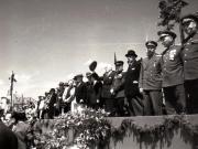 Aspecte de la manifestaţia de 1 Mai 1945. La tribună Gheorghe Gheorghiu Dej, P.Groza, Gh.Tătărescu, T.Georgescu, ş.a.(Ştefan Voitec, Mihai Ralea, Romulus Zăroni, general colonel Susaikov, Pavlov Bogdenko).(1 mai 1945)