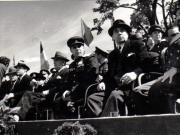 Aspecte de la manifestaţia de 1 Mai din Piaţa Victoriei. În tribună Gheorghe Gheorghiu Dej, P.Groza, Gh.Tătărescu, ş.a.(Teohari Georgescu, general colonel Susaikov, Pavlov Bogdenko).(1 mai 1945)