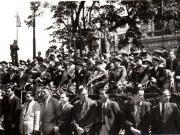 Aspecte de la manifestaţia de 1 Mai 1945 din Piaţa Victoriei. În tribună Gheorghe Gheorghiu Dej, P.Groza, ş.a.(Teohari Georgescu, general Susaikov, Pavlov Bogdenko).(1 mai 1945)