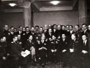 Gheorghe Gheorghiu Dej la recepţia Comisiei aliate de control, cu prilejul zilei de 9 Mai 1945, ziua victoriei împotriva fascismului (Pavlov Bogdenco, Petru Groza, general colonel Susaicov, Gh. Tătărescu, Gh.Gheorghiu Dej, Ştefan Voitec, Lt.general Vinogradov, Teohari Georgescu, preot Burducea, Petre Constantinescu Iaşi, general Vasiliu Răşcanu, Anton Alexandrescu).(9 mai 1945)
