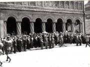 Gh. Gheorghiu Dej, P. Groza, ş.a. în faţa Patriarhiei cu prilejul zilei de 10 Mai 1945.(10 mai 1945)