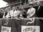 Gh.Gheorghiu Dej, rostindu-şi cuvântarea la Congresul Frontului Plugarilor ţinut, pe Stadionul A.N.E.F. (Romulus Zăroni, Petru Groza, Mihai Ralea, plugarul Moga Fileru).(24 iunie 1945)