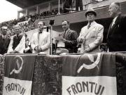 Gh.Gheorghiu Dej, rostindu-şi cuvântarea la Congresul Frontului Plugarilor ţinut, pe Stadionul A.N.E.F. (Miron Bele, Mihai Ralea, Petru Groza, Romulus Zăroni).(24 iunie 1945)