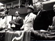 Gh.Gheorghiu Dej, rostindu-şi cuvântarea la Congresul Frontului Plugarilor, ţinut pe Stadionul A.N.E.F. din Capitală la 24 iunie 1945. (Mihai Ralea, Petru Groza, Romulus Zăroni, A.A.Epişev).(24 iunie 1945)