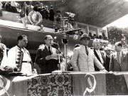 Aspecte din timpul primului Congres General al Frontului Plugarilor care a avut loc pe stadionul A.N.E.F. la 24 iunie 1945. În tribuna oficială se află Gh.Gheorghiu Dej, P.Groza, Teohari Georgescu, Ana Pauker, etc.(Miron Belea, ing. Profiri, Zăroni).(24 iunie 1945)