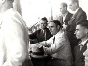 Gh. Gheorghiu Dej, Chivu Stoica, ş.a. făcând parte din prezidiul Adunării ceferiştilor de pe stadionul Giuleşti unde s-a dezbătut problema economatului.(16 august 1945)