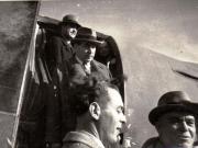 Gheorghe Gheorghiu Dej, Gh.Tătărescu, Petru Groza, coborând din avion pe aeroportul Băneasa, cu prilejul sosirii de la Moscova, au obţinut din partea guvernului sovietic un ajutor în cereale.(13 septembrie 1945)