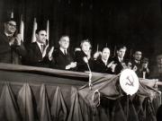 Gh. Gheorghiu Dej, Emil Bodnăraş, Gh. Apostol, Gh.Vasilichi, Dumitru Colin şi alte persoane în prezidiul Conferinţei Naţionale a P.C.R., care şi-a desfăşurat lucrările în aula liceului ”Mihai Viteazul” din Bucureşti (Miron Constantinescu,Ana Pauker, Teohari Georgescu).(17- 21 octombrie1945)