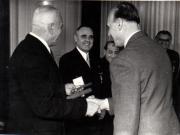 Gh. Gheorghiu-Dej, P. Groza, I. Chişinevschi, ş.a., la solemnitatea înmânării unor distincţii acordate cu prilejul celei de-a V-a aniversări a Republicii Populare Române (Palatul M.A.N.).(30.12.1952).