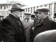 Chivu Stoica, A. I. Leontiev, Chişinevschi, M. Constantinescu pe aeroportul Băneasa, în întâmpinarea delegaţiei R.P.R. condusă de Gheorghe Gheorghiu –Dej, care a participat la funeraliile lui I.V.Stalin.(11 martie 1953).