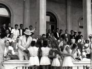 Gheorghe Gheorghiu –Dej, P. Groza, Chivu Stoica, Dumitru Petrescu, Ghizela Vass, Ofelia Manole, Leonte Răutu în tribuna oficială de pe stadionul „23 August” primesc flori de la o delegaţie de elevi cu prilejul deschiderii Festivalului Mondial al Tineretului.(2.08.1953).