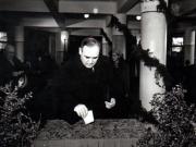 Gheorghe Gheorghiu –Dej la secţia de votare nr. 2 din raionul Lenin cu prilejul alegerilor de deputaţi în Sfaturile Populare.(20.12.1953).