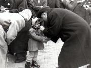 Gheorghe Gheorghiu –Dej în faţa secţiei de votare nr. 2 din raionul Lenin cu prilejul alegerilor de deputaţi în Sfaturile Populare.(20.12.1953).