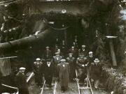 Aspect de la sărbătorirea terminării străpungerii tunelului de la şantierul hidrocentralei”Lenin” de la Bicaz.(1955)
