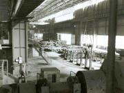 Aspect din interiorul unei secţii a Intreprinderii de oţeluri aliate Târgovişte.(1977)