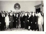 Nicolae Ceauşescu, secretar general al P.C.R, preşedintele R.S.R,, a înmânat, în cadrul unei festivităţi organizate la Palatul Republicii, înalte distincţii oferite prin decret prezidenţial unor vechi militanţi, cu prilejul împlinirii vârstei de 70, 75, 80, 85 sau 90 de ani. Aspect după decorare. (22.II. 1979).